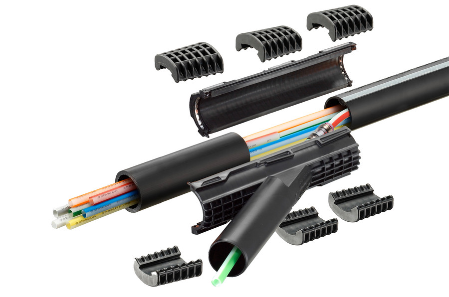 Mit dem Halbrohr-Muffen-Abzweig HRMA speedpipe oder Kabel aus einem PE/PVC-Rohr abzweigen.